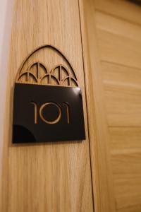 Un certificat, premiu, logo sau alt document afișat la AVIOR Garni Hotel