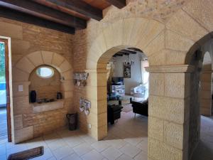 a living room with an archway in a house at Le MOULINOT in Prats-de-Carlux