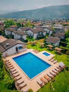 an aerial view of a swimming pool in a house at Sapanca Cayir Cimen Otel in Sapanca
