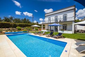 Bazén v ubytování Villa Isabella by OCvillas nebo v jeho okolí