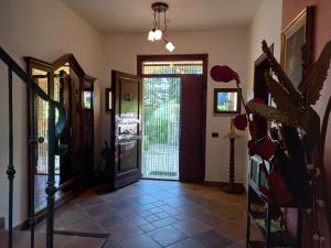 a hallway with a door and a tile floor at Il Castellare in Gualdo Tadino