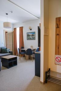 O zonă de relaxare la AVIOR Garni Hotel