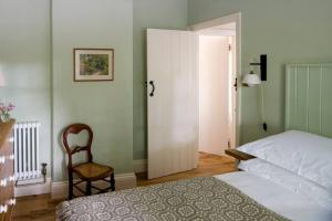 Postel nebo postele na pokoji v ubytování Glan Honddu Lodge
