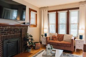 TV a/nebo společenská místnost v ubytování The Sanctuary Company Johnson City