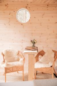 O zonă de relaxare la A cozy treehouse for two