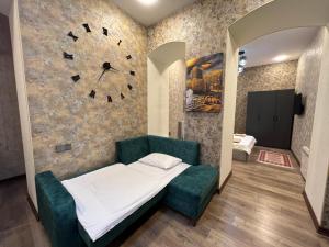 Un televizor și/sau centru de divertisment la Etnic apartment near Maiden tower center of Baku