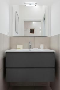 a bathroom with a sink and a mirror at Casa di Sophia in Verona