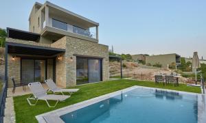 a house with a swimming pool in the yard at Into The Blue Suites in rkadiko Chorio