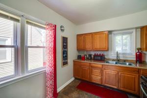 Gallery image of Gary Vacation Rental about 5 Mi to Lake Michigan! in Gary