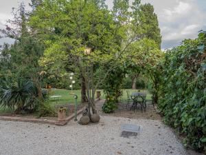 Vrt pred nastanitvijo Podere Mona