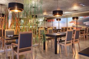 Reštaurácia alebo iné gastronomické zariadenie v ubytovaní Climia Belroy 4 Sup