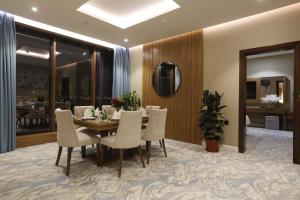 Posezení v ubytování Cantonal Hotel by Warwick