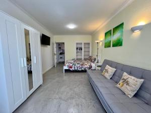 Uma área de estar em Ljmonade Hostel