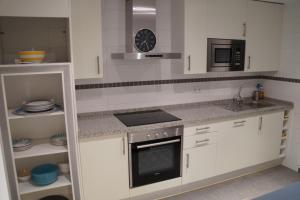 Kuchyňa alebo kuchynka v ubytovaní 2143-Lovely 2 bedrooms newly furnished