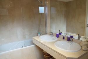Kúpeľňa v ubytovaní 2143-Lovely 2 bedrooms newly furnished