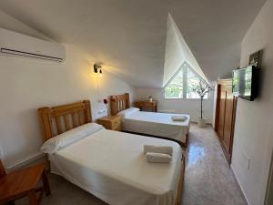Postel nebo postele na pokoji v ubytování Hostal Sango Sierra de las Nieves