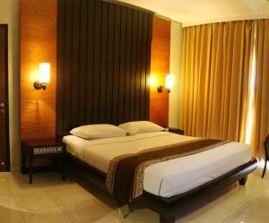 Una cama o camas en una habitación de Sari Ater Hotel & Resort