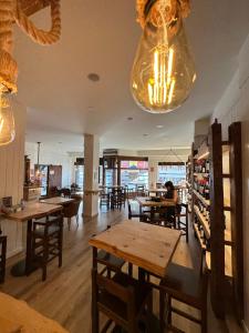 Restoran või mõni muu söögikoht majutusasutuses Hotel Merino