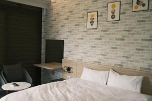 Una cama o camas en una habitación de 埔里柴居民宿