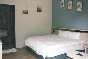 Una cama o camas en una habitación de 埔里柴居民宿