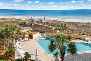 帕瓦雷斯岛Oceanfront Paradise: 3 Bdrm Condo, Pawleys Island的一个带游泳池和海滩的度假胜地
