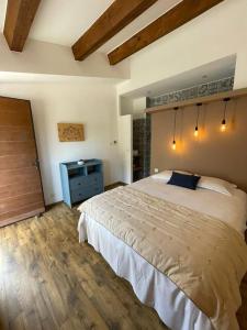 Postel nebo postele na pokoji v ubytování Bastide provençale au cœur de la Provence Verte