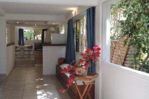 a room with a window with flowers on it at MADRAS LODGE in Le Diamant