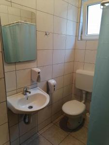 Koupelna v ubytování Hostel Hercegovina + 37 fotografií