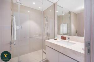 A bathroom at Vogue Downtown - Act 1 Act 2