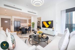 A television and/or entertainment centre at Vogue Downtown - Act 1 Act 2