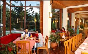 Un lugar para sentarse en Sari Ater Hotel & Resort