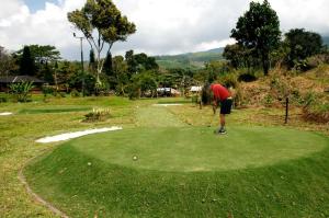 Golf v rezortu nebo okolí