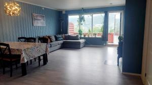 Posezení v ubytování FeelHome 3 bedroom Near University