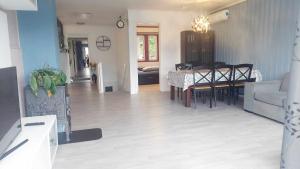 Posezení v ubytování FeelHome 3 bedroom Near University