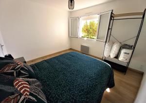 En eller flere senge i et værelse på Maison au calme à 10 km du Puy du Fou