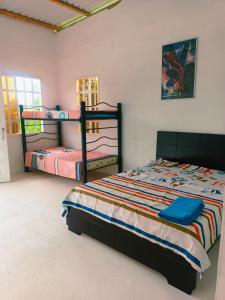 Postelja oz. postelje v sobi nastanitve Hermosa Cabaña en Guadua Rivera