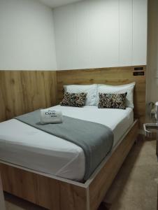 a large bed with a wooden headboard in a bedroom at Hotel Park Caribe in Medellín +20 photos