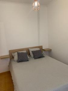 Llit o llits en una habitació de Cozy family apartment in Cascais