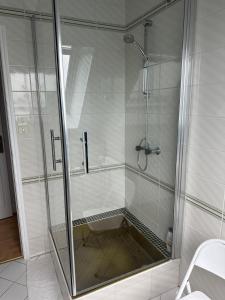 Ένα μπάνιο στο Chambres d'hôtes du Theven +12 φωτογραφίες
