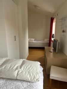 a bedroom with a bed and a desk with a computer at Joängets Fjällgård 18a in Sälen +9 photos