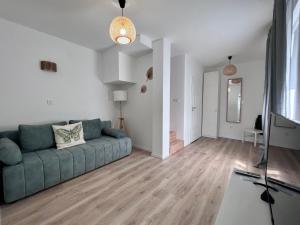 A seating area at Best Apartman Lelle