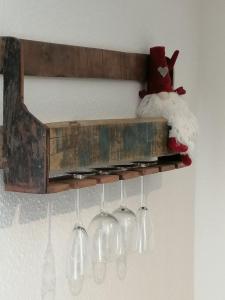 a shelf with wine glasses and a stuffed animal on it at Kapitänsliebe in Upleward