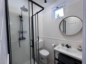 A bathroom at Best Apartman Lelle