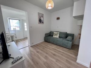 A seating area at Best Apartman Lelle