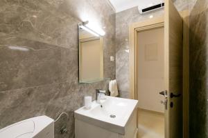 Salle de bains dans l'établissement Apartment near the beach- Zen 2