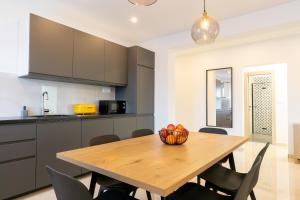 Cuisine ou kitchenette dans l'établissement Apartment near the beach- Zen 2