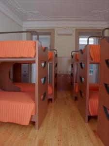 Palanda nebo palandy na pokoji v ubytování Serenata Hotel & Hostel Coimbra