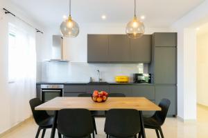 Cuisine ou kitchenette dans l'établissement Apartment near the beach- Zen 2