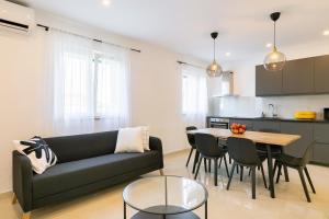 Cuisine ou kitchenette dans l'établissement Apartment near the beach- Zen 2