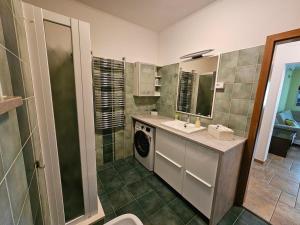 Ένα μπάνιο στο Salt Pans Apartment +19 φωτογραφίες